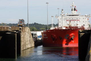 Illustration for article titled Blowing Up the Panama Canal